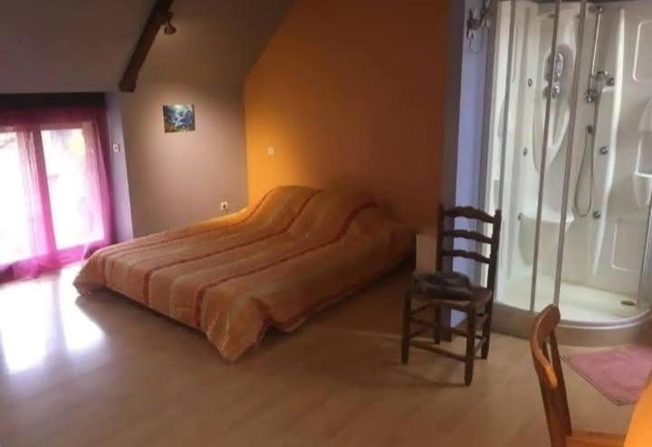 Chambre Chez L'Habitant Rueyres Екстер'єр фото
